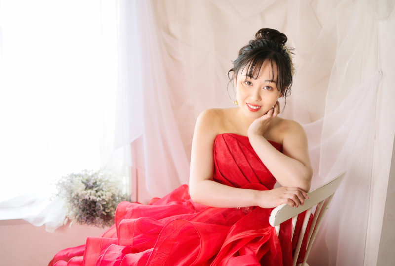 赤いドレスもとてもお似合いです♡