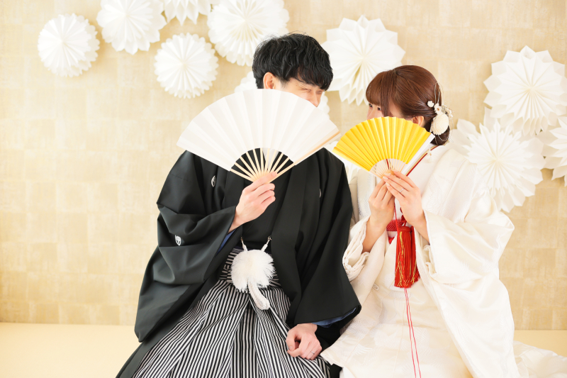 和室セットで扇子口元隠しショット♡