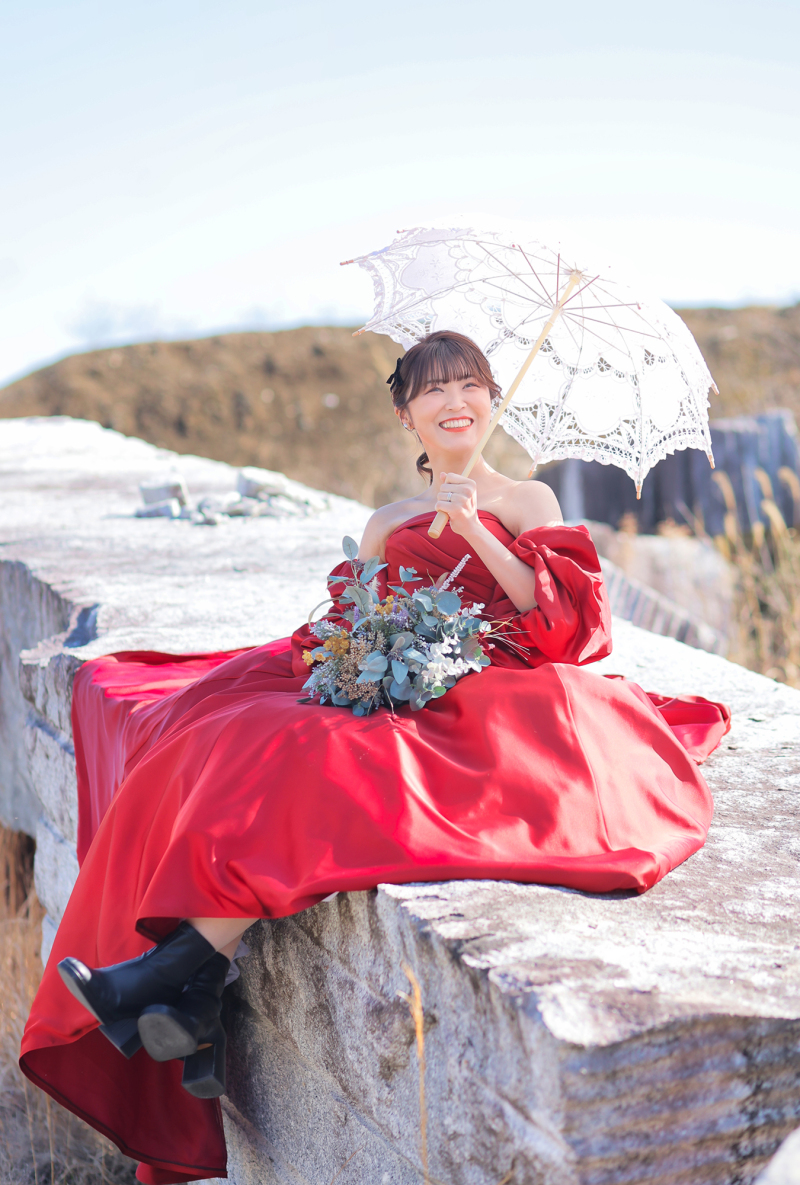 ドレスの下はかっこいいブーツでした!