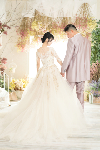 スタジオで白ドレス＆カラードレス♪