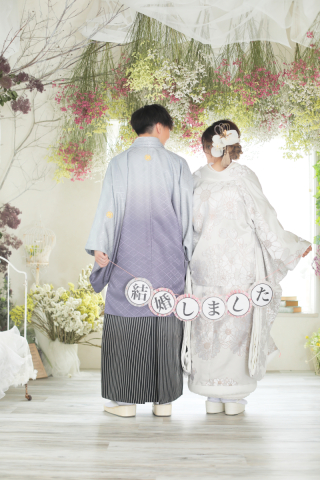 おしゃれなスタジオで花嫁和装と紋付袴を着てお撮影♬