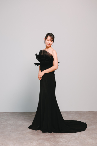 ブラックフリルドレス