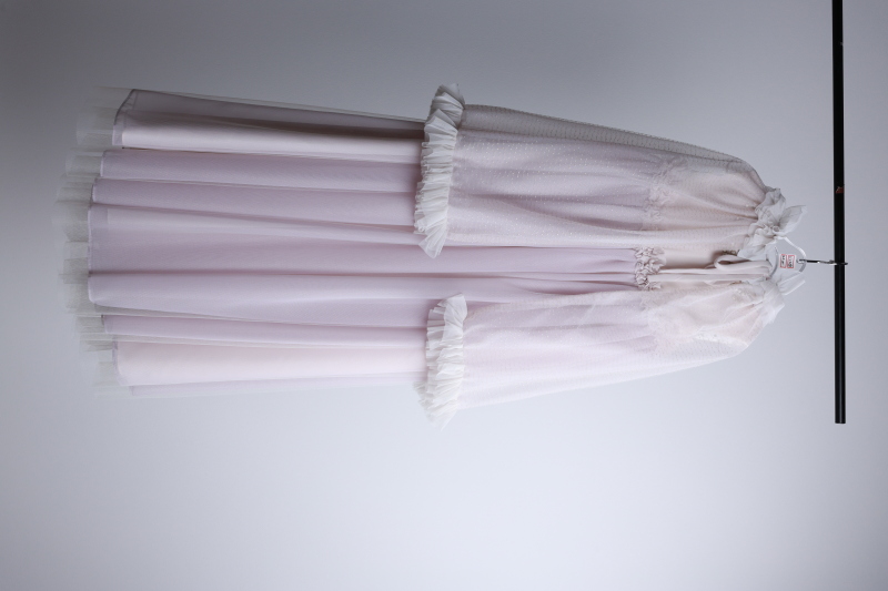 可憐なドレスで、特別な前撮りをもっと輝かせる