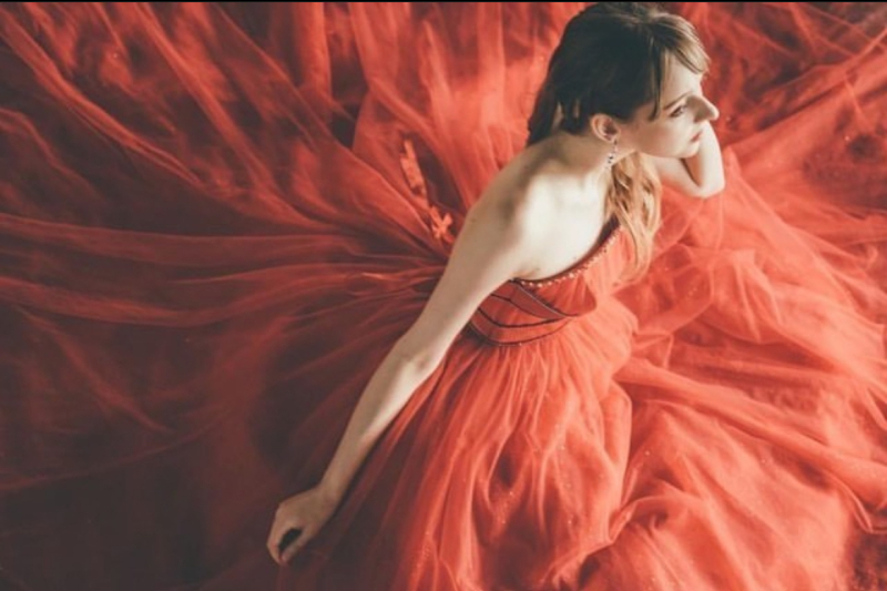 真紅のドレスと。