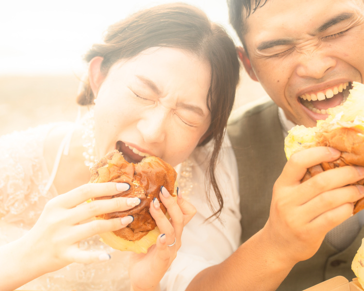 砂浜とハンバーガー