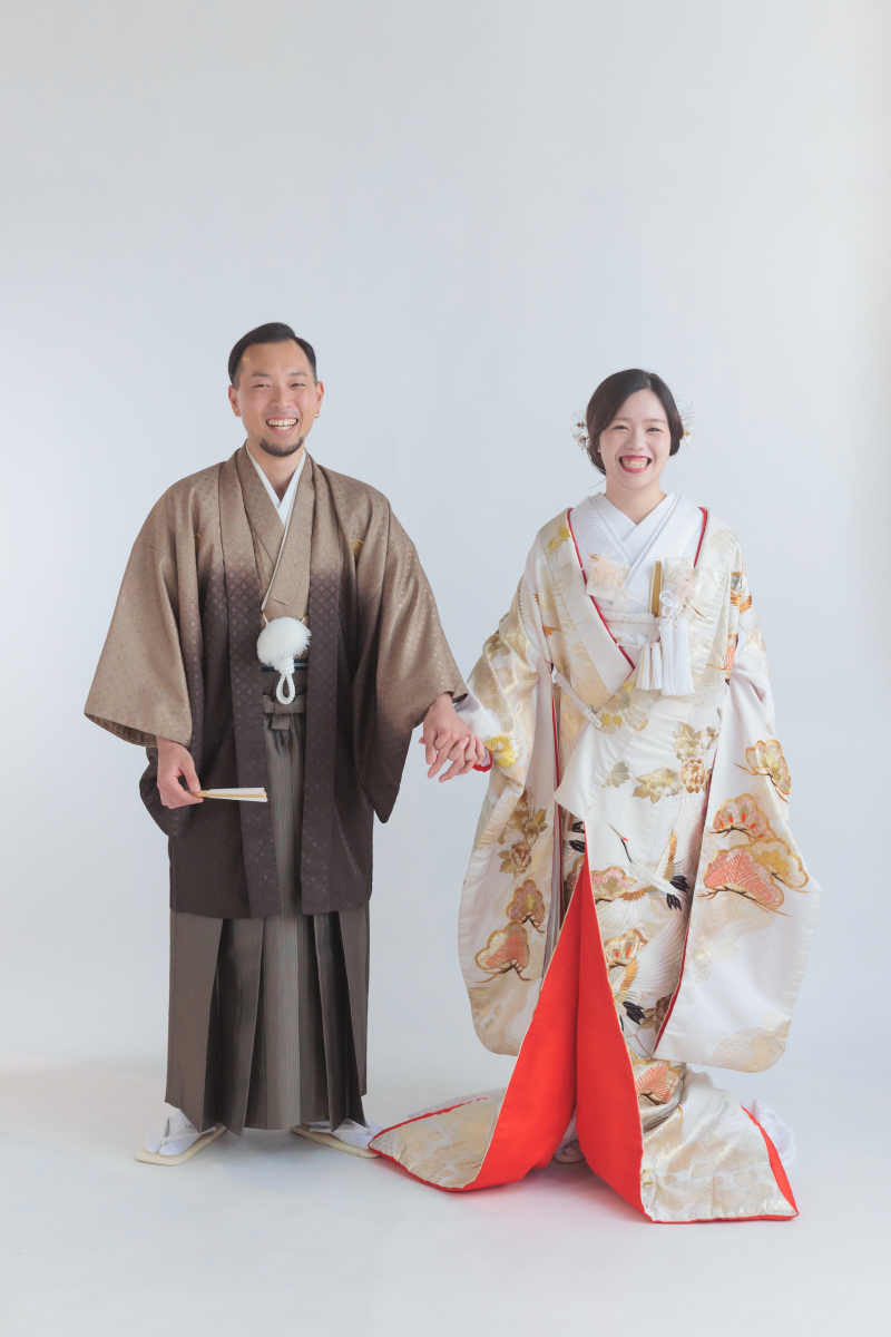 まずは手を繋いで