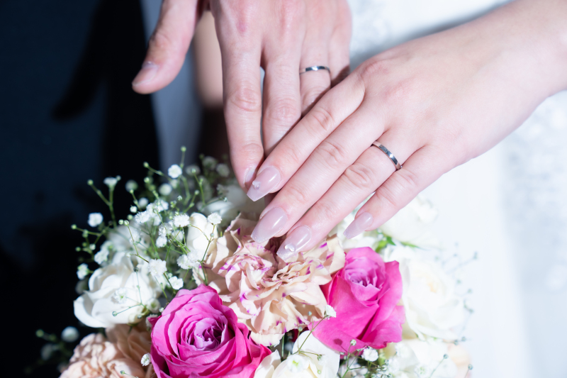 手元に輝く指輪