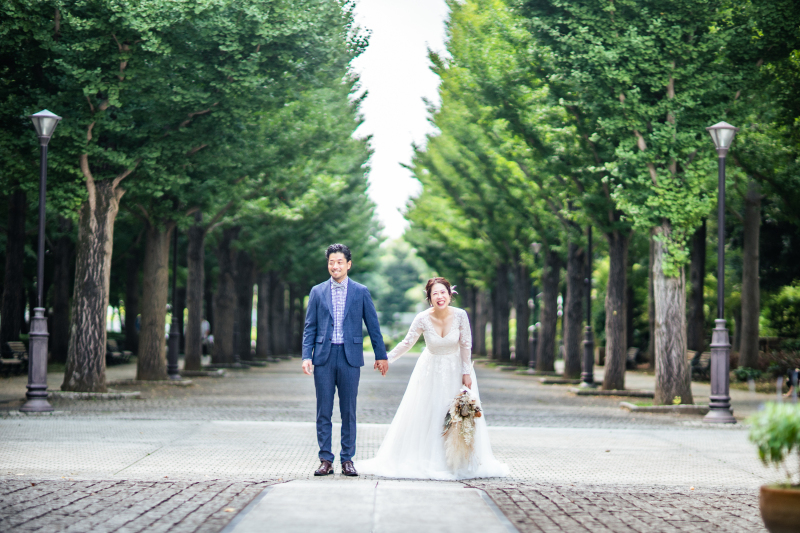 並木道が美しい公園でロケーションフォト