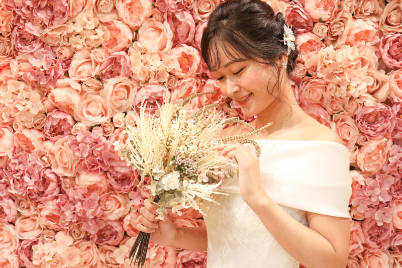 フラワーフォト撮影洋装プラン | 店内300着以上の有名ドレスブランドから選べる特別プラン