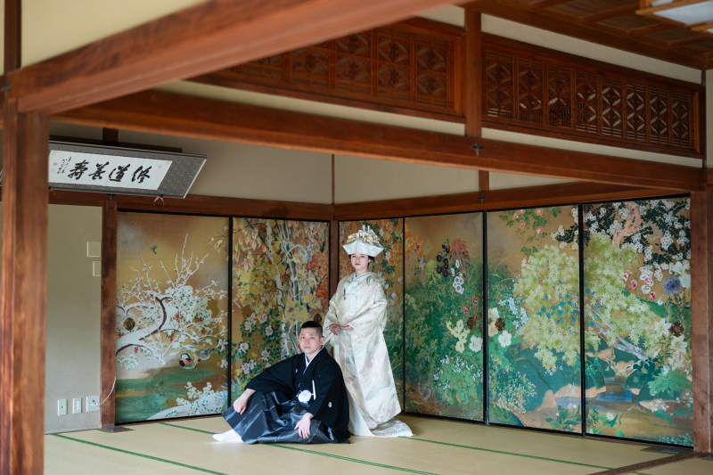 襖絵の前での定番シャシン