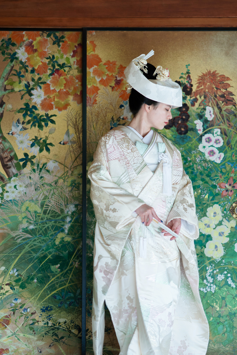 白無垢と襖絵が美しすぎます