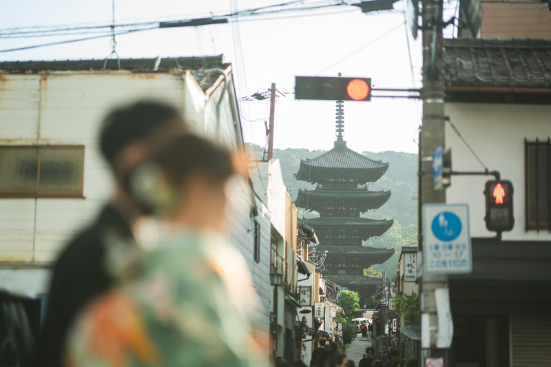 朝の八坂道から撮影スタート