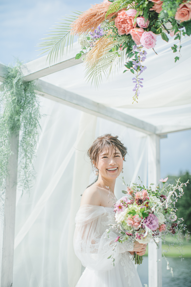 【チャペル挙式+フォト】リゾートの開放的チャペルで挙式とフォト(レイクサイド人前式、ドレス1着・タキシード1着、フォト)