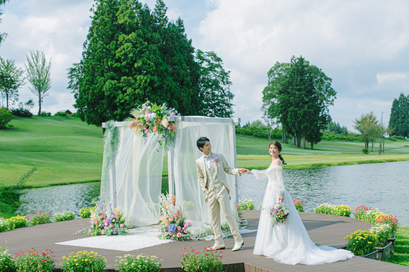 【チャペル挙式+フォト】リゾートの開放的チャペルで挙式とフォト(レイクサイド人前式、ドレス1着・タキシード1着、フォト)