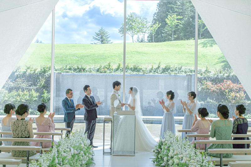 【チャペル挙式+フォト】リゾートの開放的チャペルで挙式とフォト(チャペルラサーラ人前式、ドレス1着・タキシード1着、フォト)