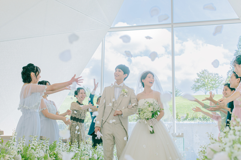 【チャペル挙式+フォト】リゾートの開放的チャペルで挙式とフォト(チャペルラサーラ人前式、ドレス1着・タキシード1着、フォト)