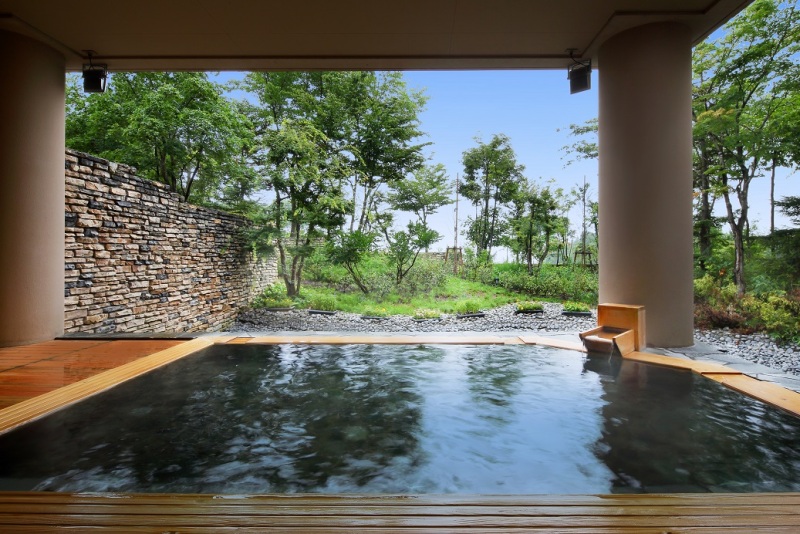 【1,2月撮影の方限定】ペア宿泊プレゼント!洋装1着+チャペルフォトプラン(衣装、ヘアメイク、小物、データ付)