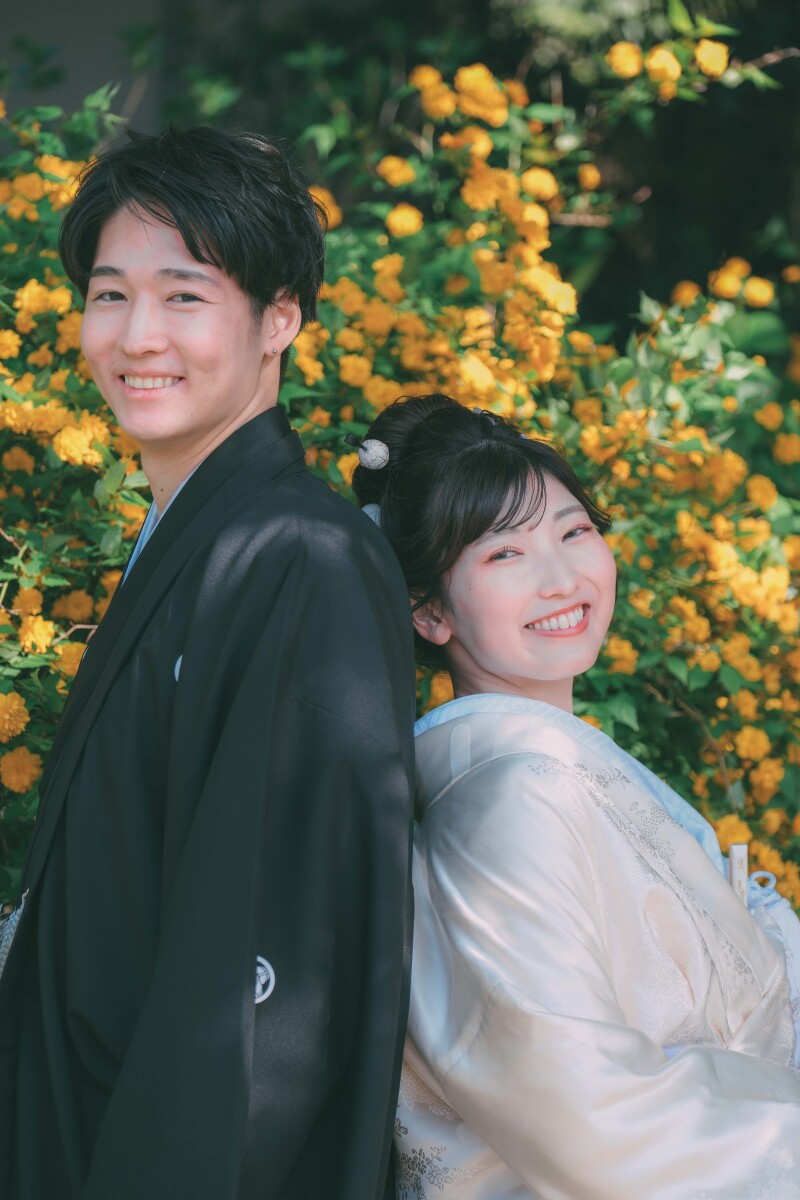 黄色お花がより二人を際立たせる!!