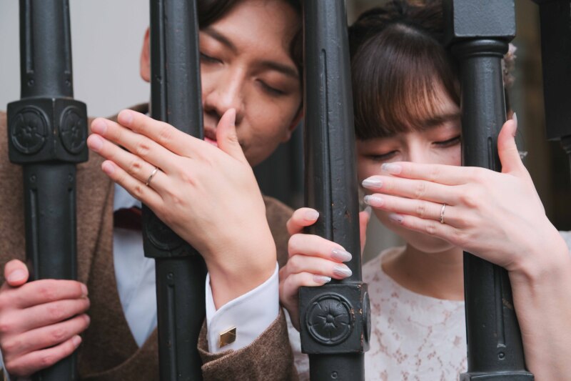 階段の手すりを使って♪
