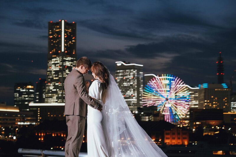 夜景をバックにぐっと近づいて