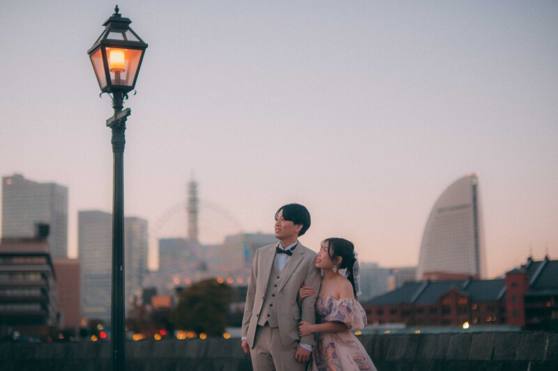 横浜の景色と共に