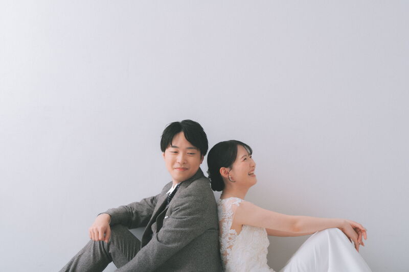 座って、お背中で支えあう感じでお願いします