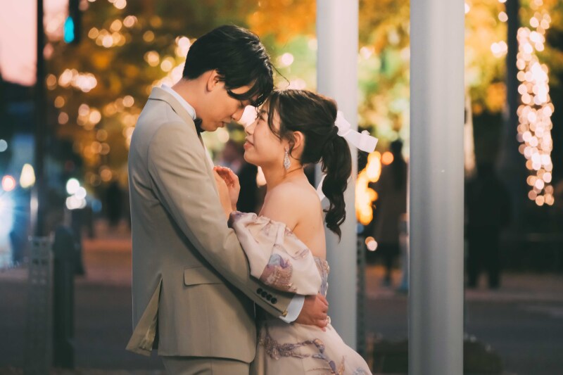 光るに包まれる二人