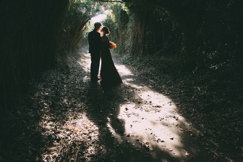 影とシルエットで1枚の絵に