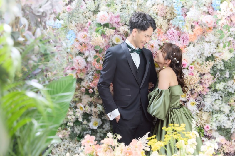 カラフルな花に囲まれて