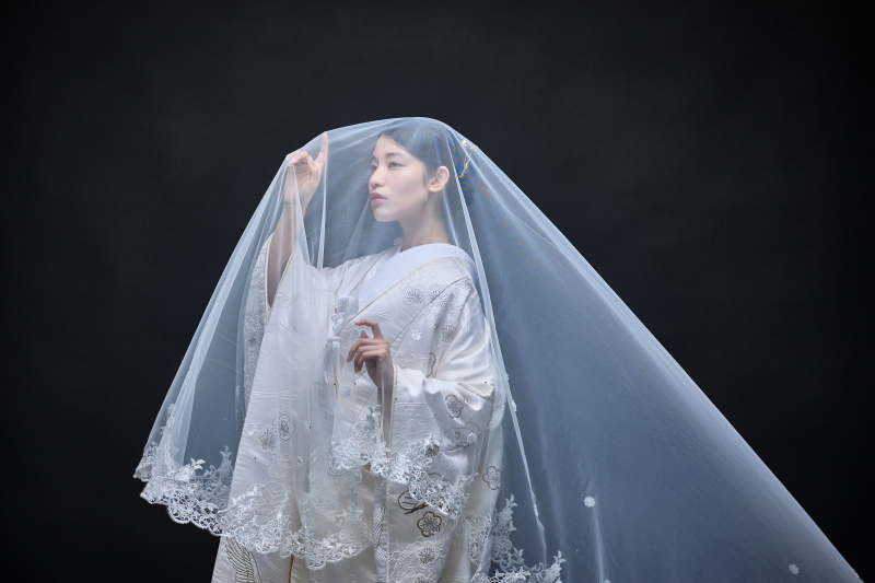 繊細な和装にレースを合わせるモダンスタイルも