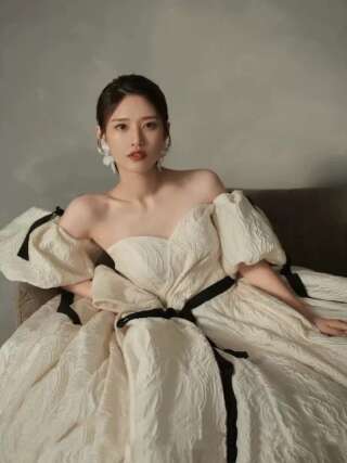 【ロケーション用】立体生地ボリュームドレス