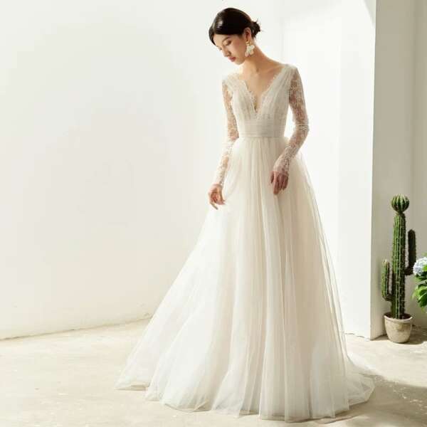 【ロケーション用】Vネック袖付き刺繍ドレス