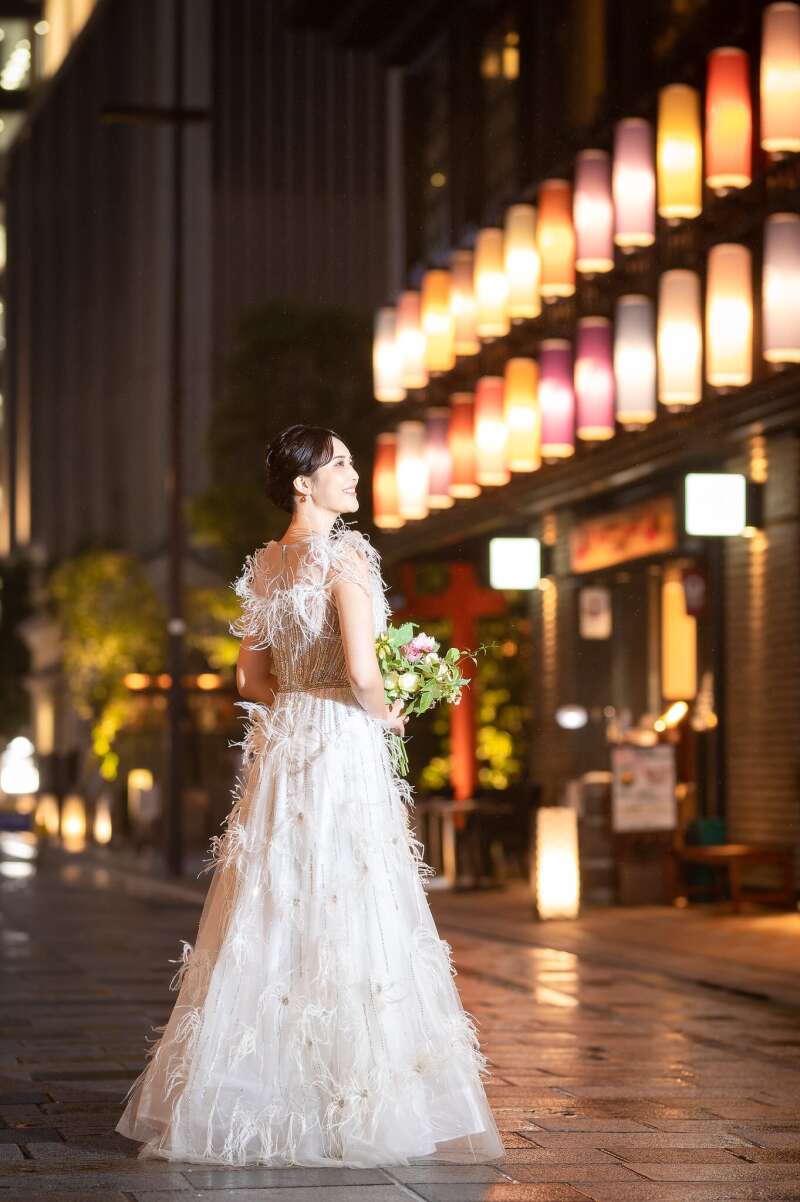 【ロケーション用】羽付き豪華ビーズ刺繍ドレス