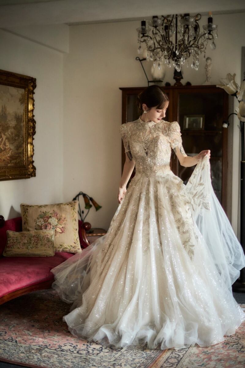 【ロケーション用】リーフモチーフキラキラドレス