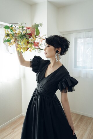 【ロケーション用】フリル袖付き黒ドレスブラックドレス