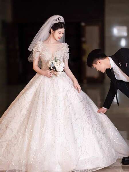 【ロケーション用】立体モチーフ半袖キラキラドレス