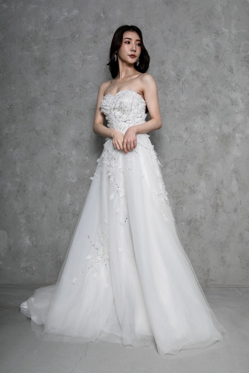 【ロケーション用】キラキラ刺繍ベアドレス