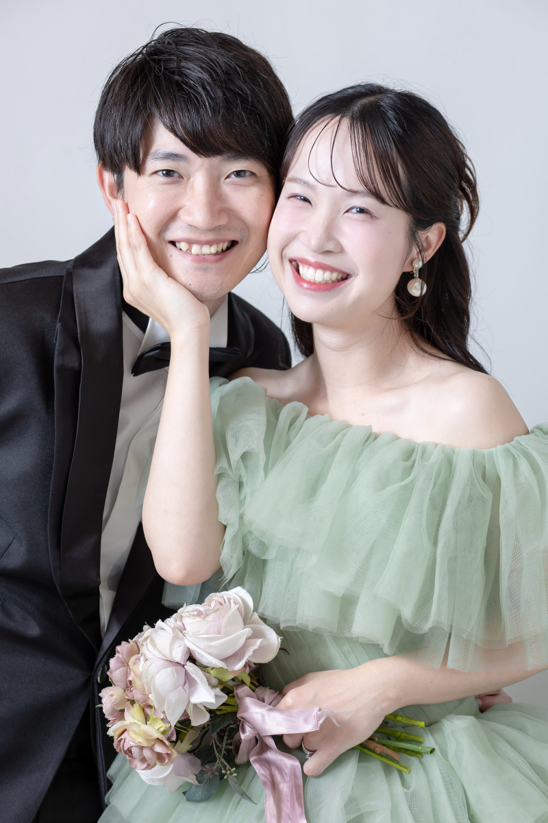 お二人らしさが伝わる寄り添いショット