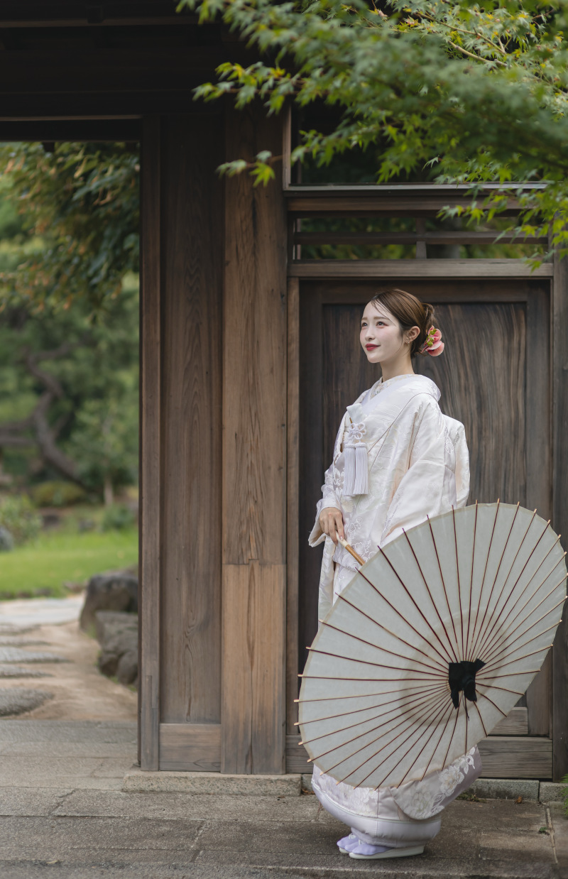 木造門が映える、シックな一枚