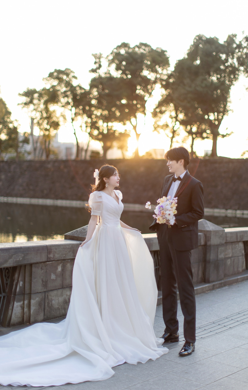 夕暮れの丸の内で叶える、大人の前撮り