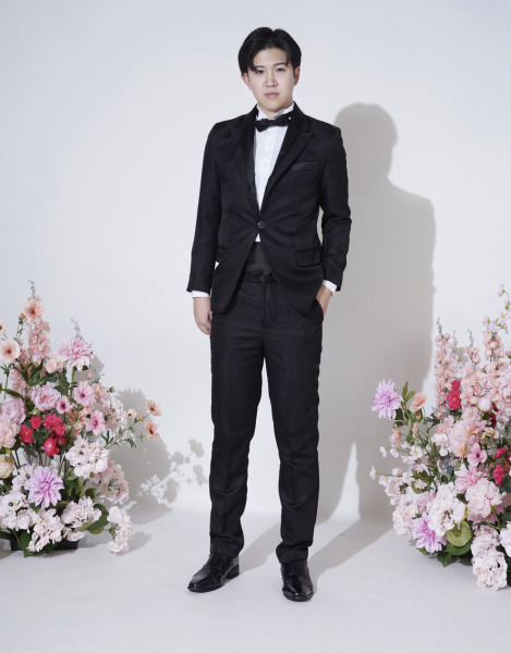 新郎様の存在感が際立つソロショット