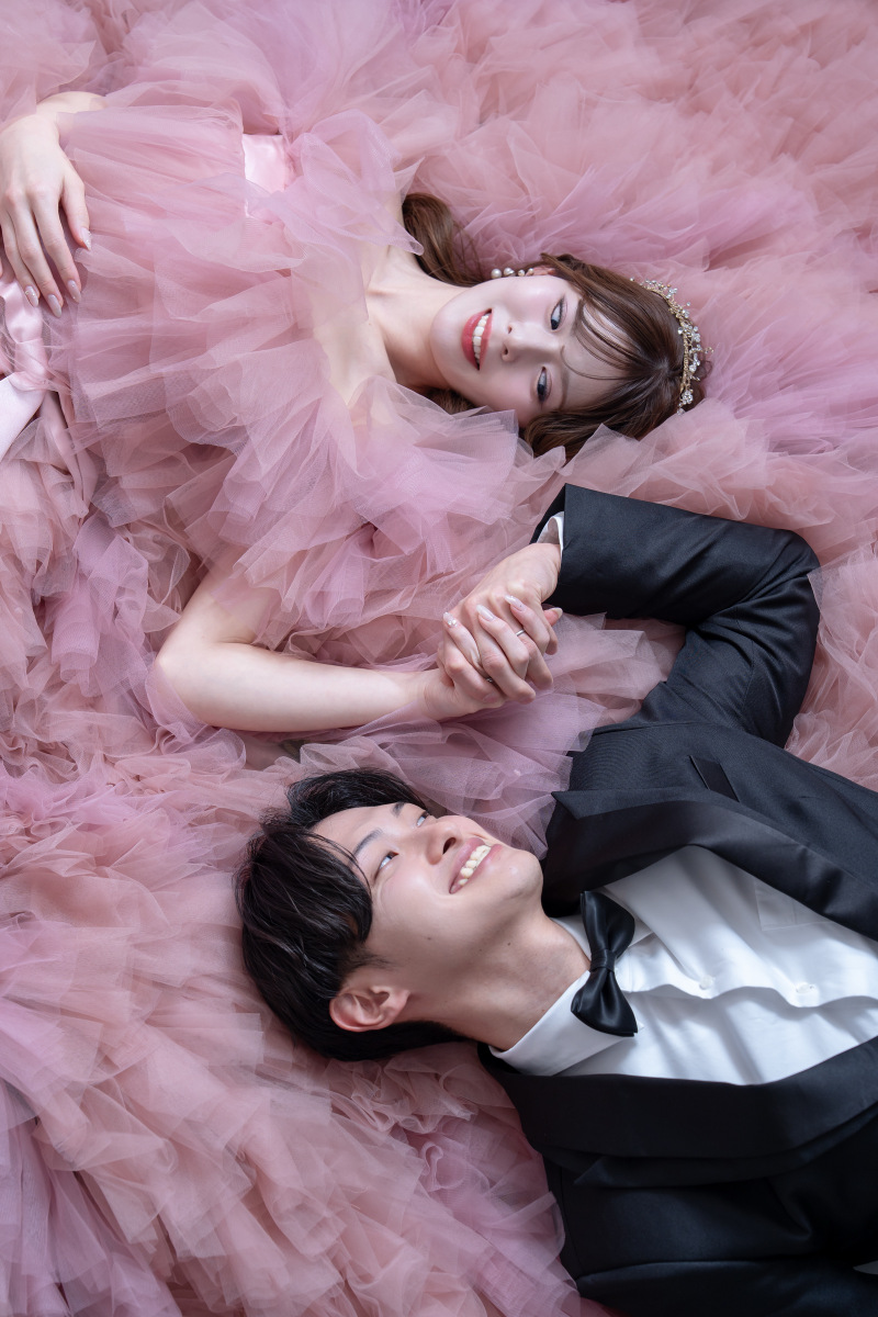 ドレスに包まれる、可愛いワンシーン