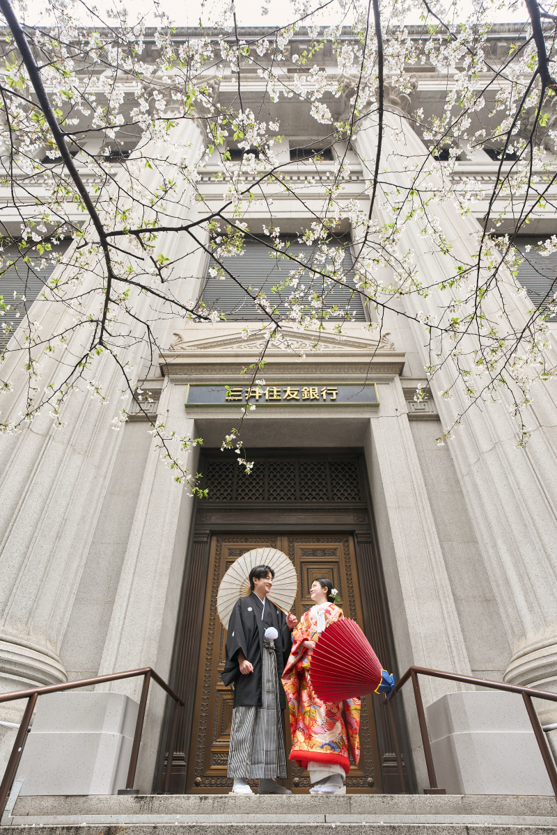 桜に包まれる、日本橋のロマンチックショット