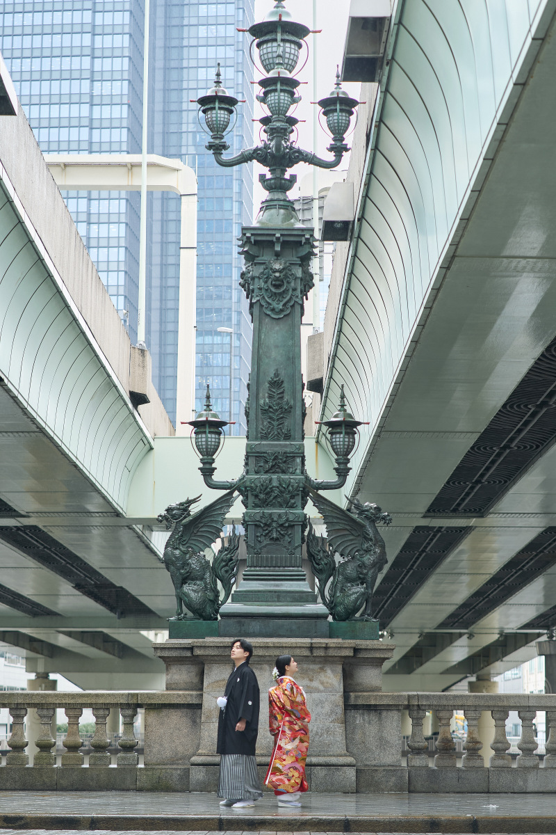日本橋の象徴・麒麟像前での特別な一枚