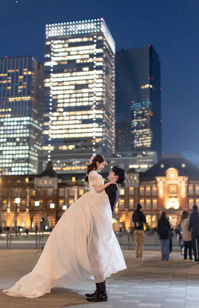 ふたりの愛を感じる、ドラマティックな抱っこ写真