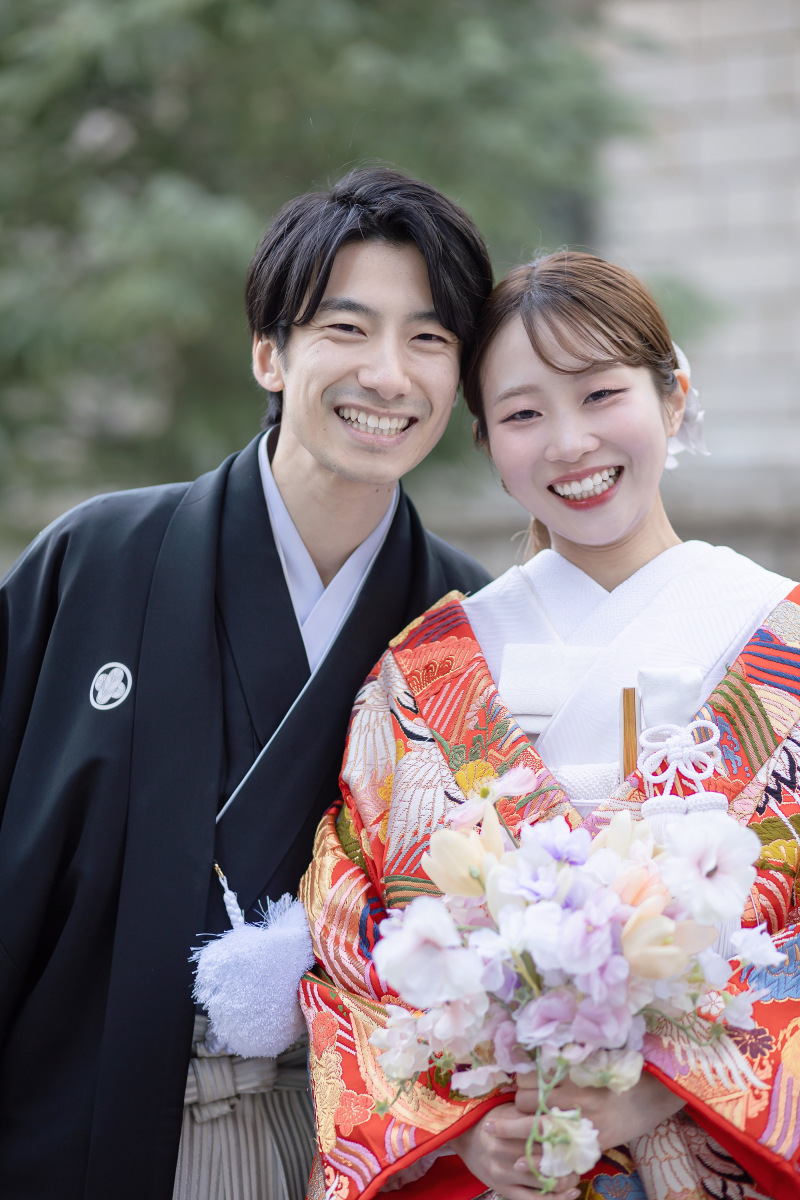 白無垢から色打掛へ、印象を変える