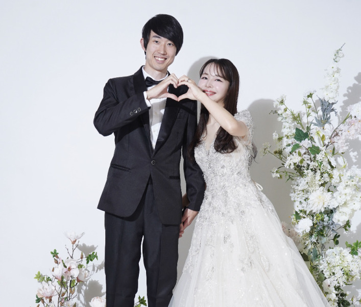 【洋装スタジオプラン】ドレス2着付・データ当日お渡し・新郎様フルメイク・新郎様ヘアメイクあり・レタッチ5枚付き