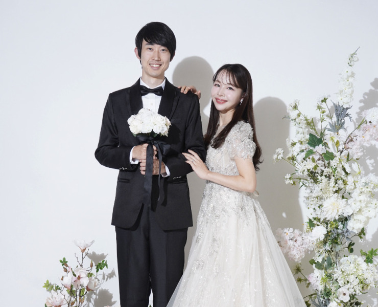 【洋装スタジオプラン】ドレス2着付・データ当日お渡し・新郎様フルメイク・新郎様ヘアメイクあり・レタッチ5枚付き