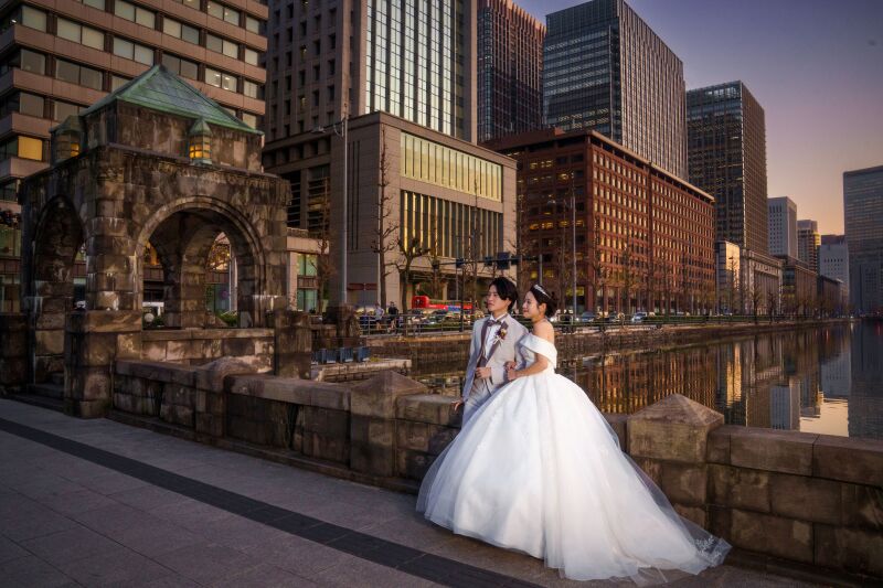 【50カットデータを３日で納品】４月末までの撮影で￥70,000！フォトレイト限定ロケプラン☆ドレス１着で東京駅ロケ