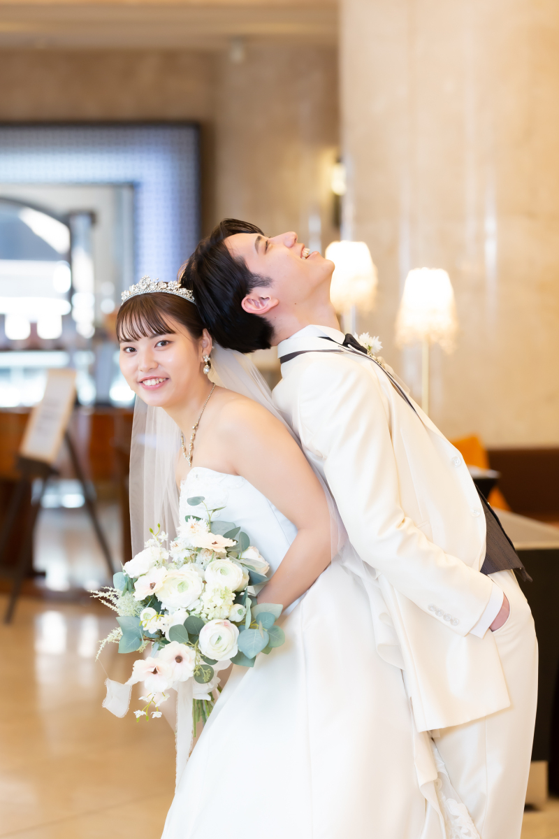 優しい明りの入るロビーにて